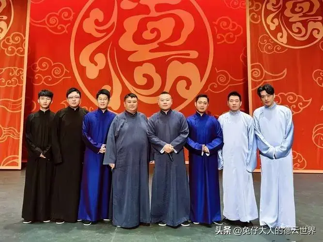德云社岳云鹏洛杉矶专场,与大哥牵手唱歌,事后直呼大哥是骗子