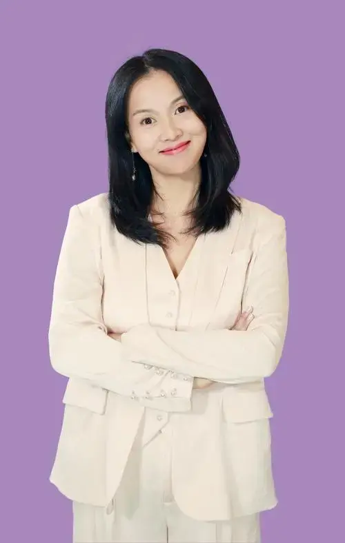 她是公司创始人兼ceo,是《猫力猫力》儿童剧总导演,是全网知名vlog