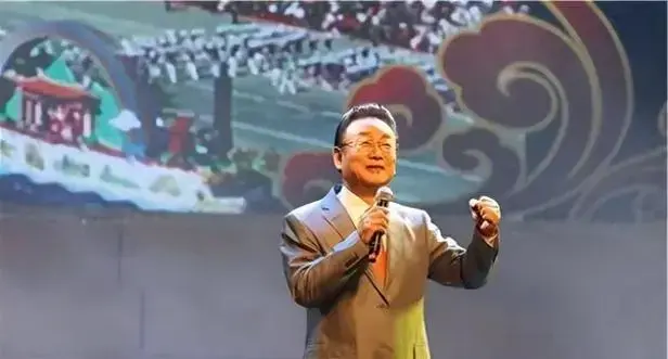 据说,蒋大为还没唱完压轴歌,观众就已经走得差不多了.