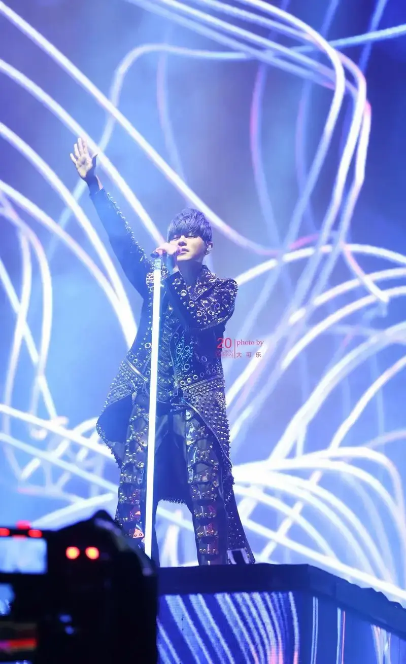 周杰伦太原演唱会day4.黑色这套衣服真的太帅了😭😭😭 - 抖音