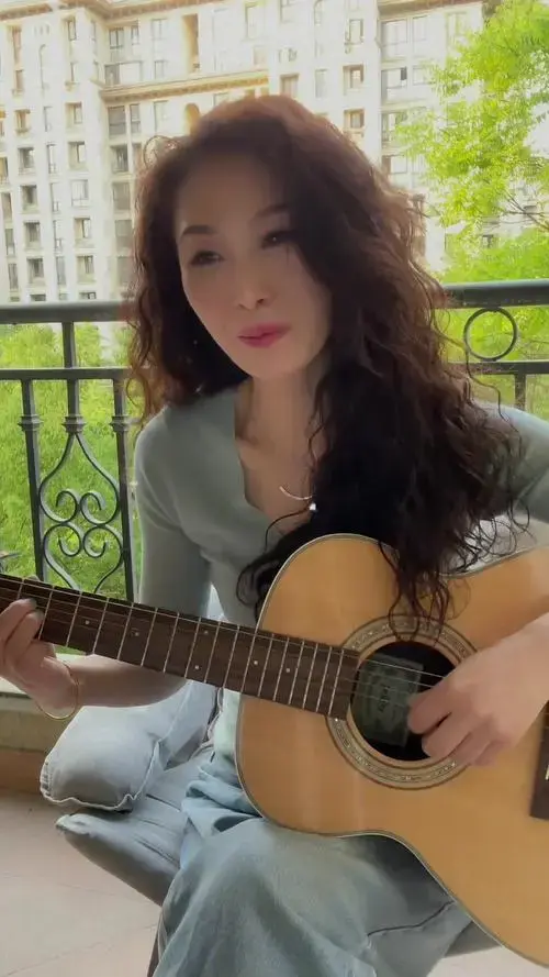 徐小凤小姐的经典粤语歌《顺流逆流》!粤语经典 顺流逆流真人真唱