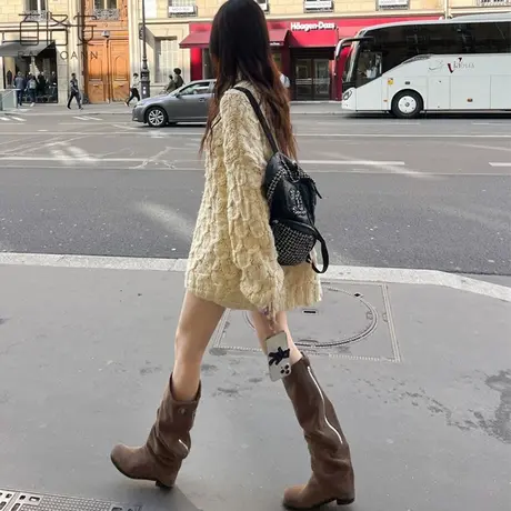 百洛安设计感别致针织连衣裙女秋冬新款慵懒风宽松圆领长袖毛衣裙商品大图