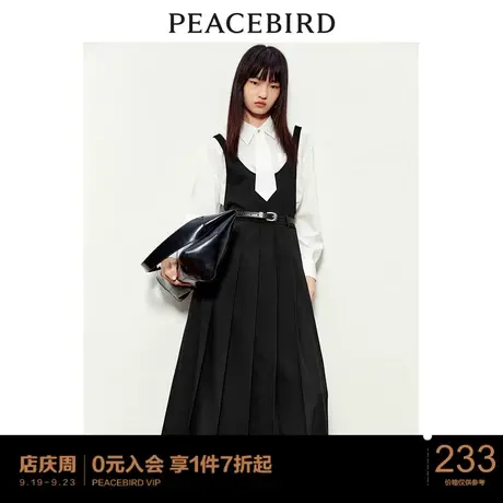 太平鸟背带设计感拼接连衣裙秋冬新款黑色百褶长裙时尚高级感图片
