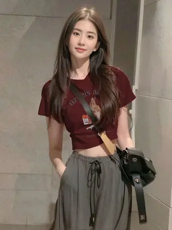 欧美辣妹风短袖t恤女夏季修身显瘦正肩小众设计感别致短款上衣ins商品大图