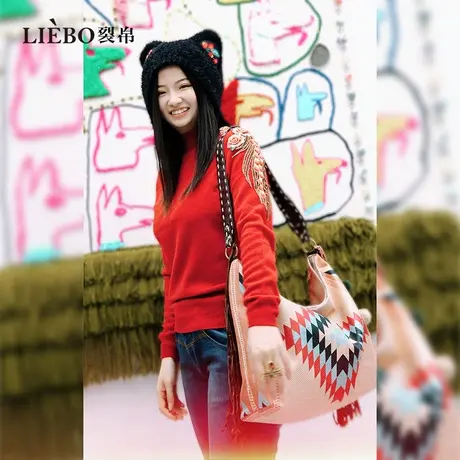 裂帛2023年冬新款原创设计复古软糯显瘦刺绣红色热力感半高领毛衣商品大图