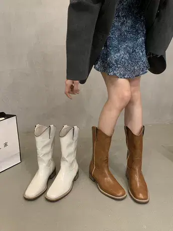 复古设计感低跟骑士靴女鞋2023年新款春秋季酷帅机车时尚中筒单靴图片