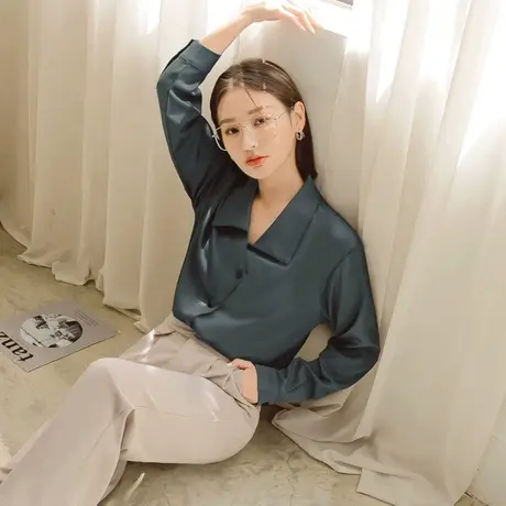 桔熊秋季通勤设计感宽松不对称排扣翻领上衣衬衫女装大码AB17552商品大图