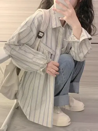 条纹长袖衬衫女秋季宽松小众设计感法式复古港味chic外套体恤上衣图片