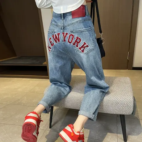 红色字母刺绣牛仔裤女春秋浅色高腰小个子直筒宽松显瘦阔腿老爹裤图片