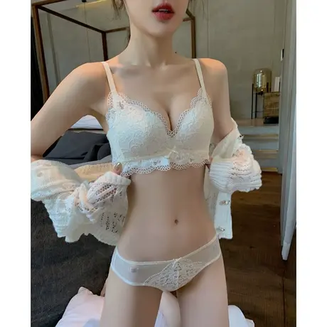 少女内衣聚拢收副乳防下垂胸罩无钢圈调整型新款蕾丝小胸文胸套装图片