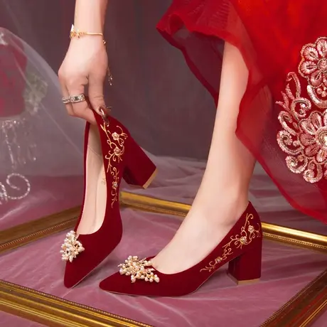 婚鞋新娘鞋秀禾婚纱两穿2024年新款中式红色尖头粗跟细跟高跟鞋女图片