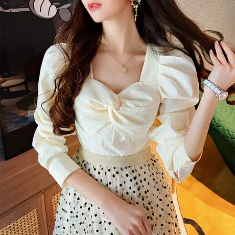 粉红大布娃娃2022新款春胸口扭结收腰小衫法式性感方领衬衫上衣女商品大图