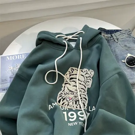 贴布老虎绣花加绒加厚连帽卫衣女酒红色宽松大码冬季慵懒外套上衣商品大图