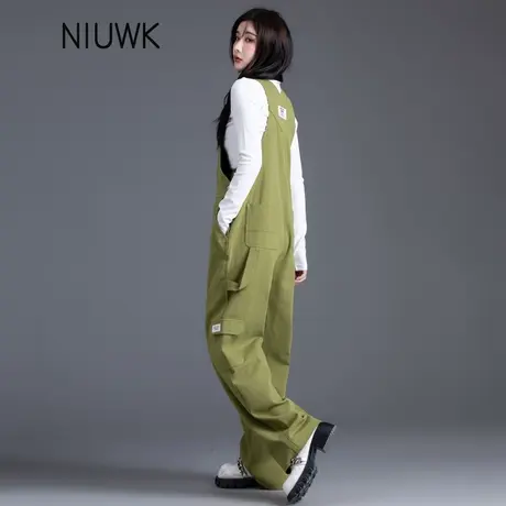 军绿色牛仔背带裤女2024年早春新款宽松裤子工装裤直筒休闲阔腿裤图片