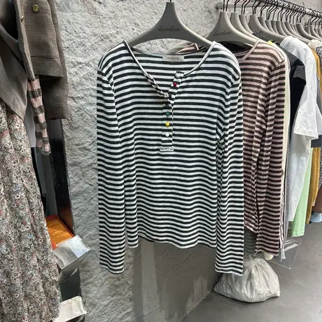 2024春夏新款圆领洋气条纹拼色钮扣宽松长袖T恤女百搭打底衫上衣图片