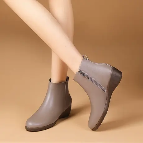 真皮短靴女2023年秋冬季新款软皮坡跟妈妈靴子女百搭粗跟加绒女靴图片