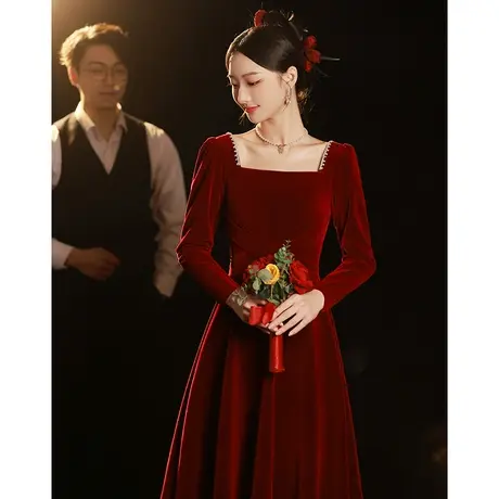 高档敬酒服新娘酒红色冬季长袖法式方领丝绒礼服女订婚连衣裙显瘦商品大图