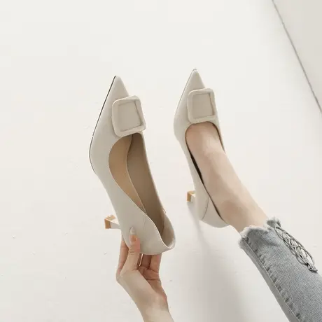 气质高跟鞋女尖头2024年春季新款时尚温柔风方扣百搭软皮细跟单鞋图片