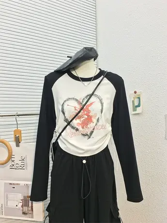 2023秋装新品韩版手绘感爱心印花长袖T恤女抽绳插肩袖打底衫上衣商品大图