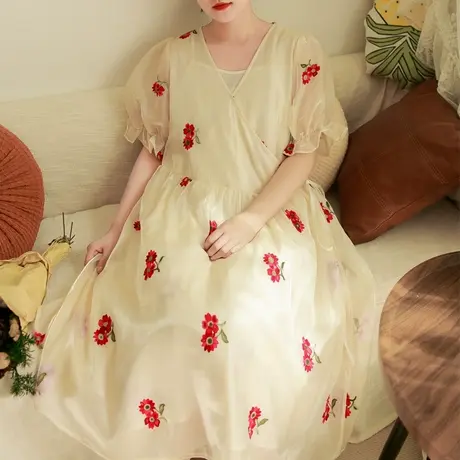 胖妹妹夏季2023新款法式重工刺绣连衣裙 加大码双层工艺V领长裙商品大图