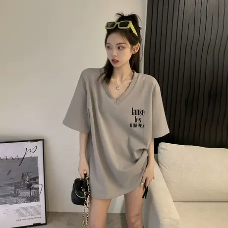 时髦洋气印花字母V领短袖t恤女夏季胖mm大码宽松遮肚子上衣200斤商品大图