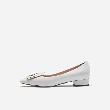 Nine West/玖熙2022年秋冬尖头浅口低跟单鞋9W盾徽饰扣漆皮女鞋图片