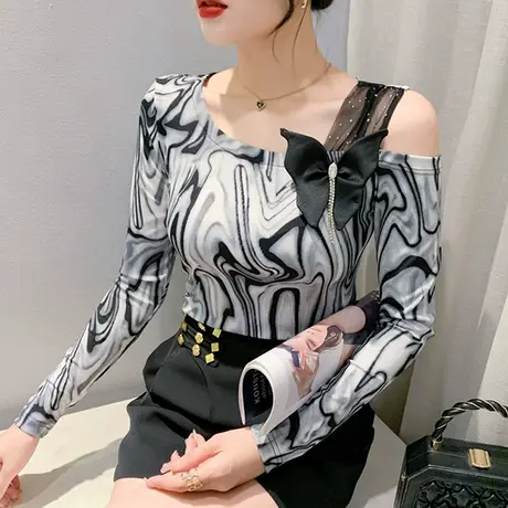 性感露肩T恤女长袖秋季时尚网纱拼接镂空上衣气质印花内搭打底衫图片