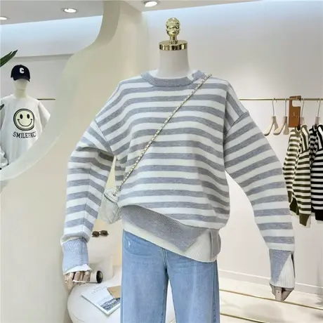 百搭舒适时髦洋气韩版宽松显瘦条纹拼接磨破假两件针织毛衣女内搭图片