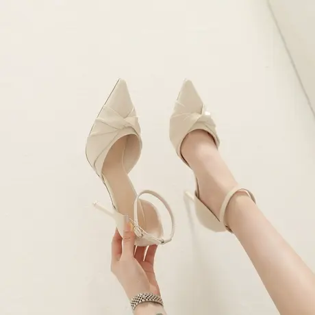 法式单鞋女包头2024年新款春季一字扣尖头细跟性感气质中空高跟鞋图片