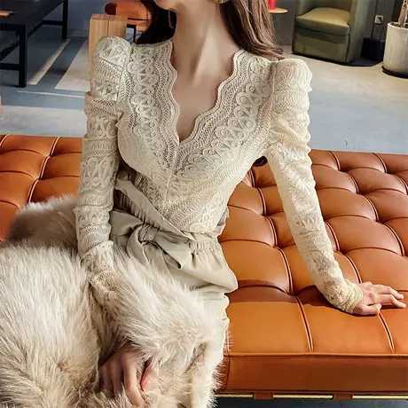 粉红大布娃娃2022新款性感修身v领蕾丝打底衫早春女内搭长袖上衣商品大图