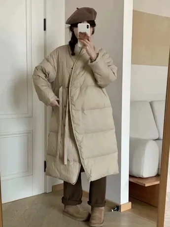 设计感侧系带V领中长款羽绒服23冬季女白鸭绒面包服简约通勤外套图片