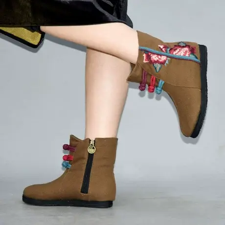 汉舞民族风老北京布鞋女士绣花鞋秋冬平跟棉靴刺绣千层底富丽商品大图