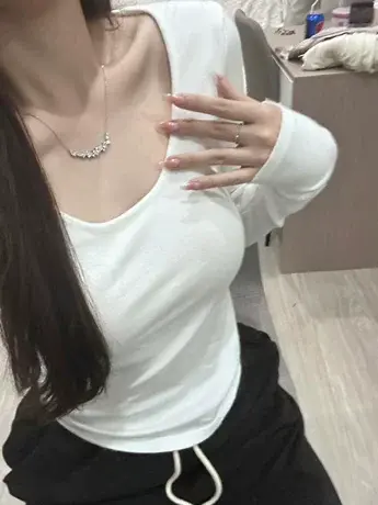 短款打底衫女秋冬内搭小衫辣妹纯欲风大码小众设计感紧身显瘦上衣图片