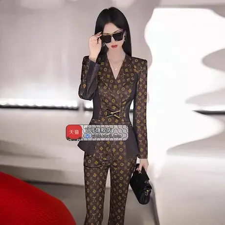 秋天设计感定制老花撞色西装外套喇叭裤两件套2023新欧美西服套装图片