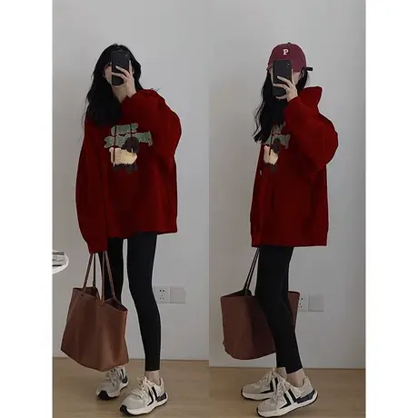 美式连帽卫衣女2023新款爆款中长款多巴胺秋冬穿搭配鲨鱼裤的上衣图片