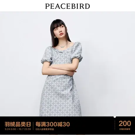 太平鸟印花牛仔连衣裙2023年秋季新款满印胸前扭结泡泡袖裙子女图片