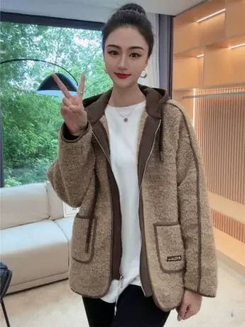 欧货皮毛一体短外套2023秋冬新款宽松显瘦假两件羊羔毛绒连帽外套图片