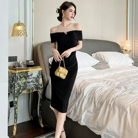 修身显瘦一字肩连衣裙女2025新款复古小众黑色包臀大方得体的裙子图片