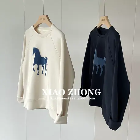 软糯舒适亲肤空气棉卫衣，时髦减龄发泡植绒印花圆领宽松上衣女秋图片