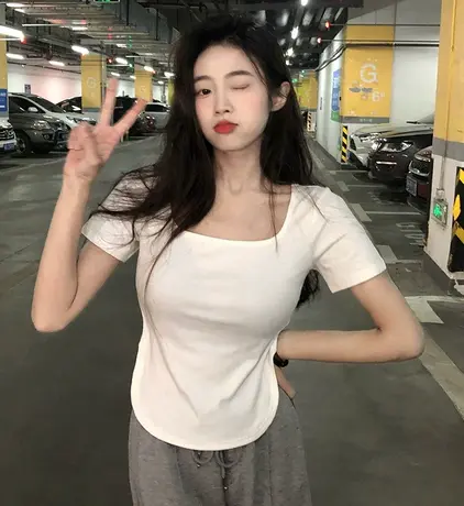 短袖T恤女夏季薄款修身低胸U领设计感小众不规则弧形下摆纯欲上衣商品大图