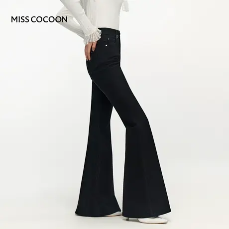 MISSCOCOON可可尼蓝精灵联名牛仔裤女2025冬季新款黑色弹力喇叭裤商品大图