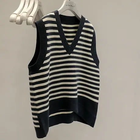 叠穿气质，舒适好穿！上身美呆~v领学院风马甲条纹针织毛衣马夹女图片