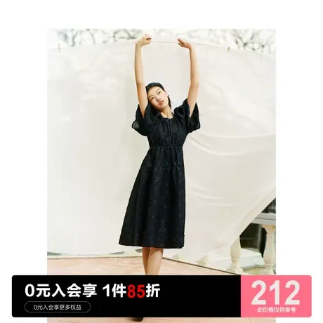 乐町浪漫泡袖长裙休闲春夏新款连衣裙女装黑色肌理感小黑裙纯色图片