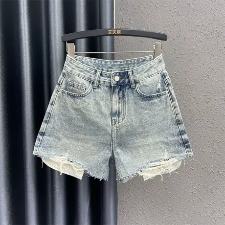 欧货个性磨破牛仔短裤女2024春夏新款浅蓝色露口袋休闲百搭阔腿裤图片