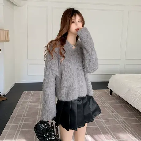 othermix 仿水貂毛短款V领毛衣女2024春新款慵懒休闲毛毛针织上衣商品大图