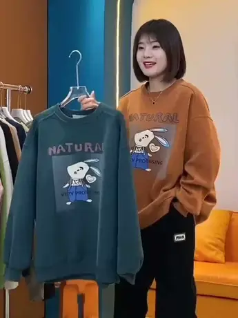 2023秋装新款女士时尚宽松减龄休闲圆领百搭卡通兔子图案长袖卫衣商品大图