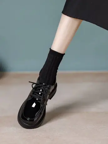 超纤皮黑色小皮鞋女2023夏季新款福鞋系带厚底漆皮英伦风百搭单鞋商品大图