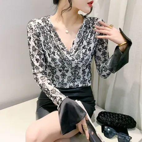 春秋2024新款T恤网纱印花镂空拼接V领洋气减龄内塔上衣女修身小衫商品大图