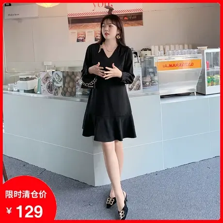 显瘦大码连衣裙2023早秋季新款V领法式设计感气质轻奢胖mm小黑裙图片