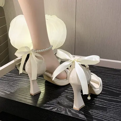 粗跟凉鞋女夏2023新款珍珠蝴蝶结气质不累脚一字带法式配裙高跟鞋图片